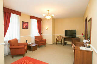 Гостиница Николь Новосибирск Люкс с кроватью размера «king-size» и гидромассажной ванной-6