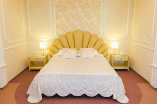 Гостиница Николь Новосибирск Люкс с кроватью размера «king-size» и гидромассажной ванной-4