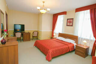 Гостиница Николь Новосибирск Люкс с кроватью размера «king-size» и гидромассажной ванной-5