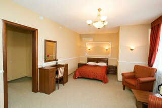 Гостиница Николь Новосибирск Люкс с кроватью размера «king-size» и гидромассажной ванной-7