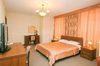 Гостиница Николь Новосибирск Люкс с кроватью размера «king-size» и гидромассажной ванной-3