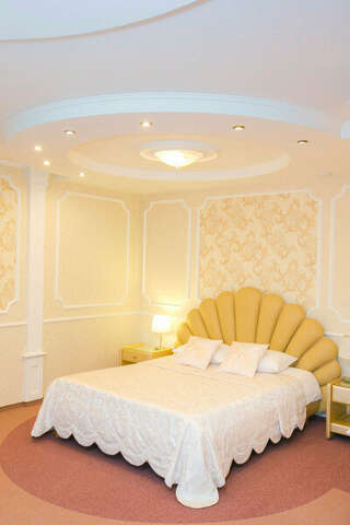 Гостиница Николь Новосибирск Люкс с кроватью размера «king-size» и гидромассажной ванной-5